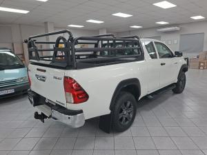 Toyota Hilux 2.4GD-6 Xtra cab Raider manual - Image 2