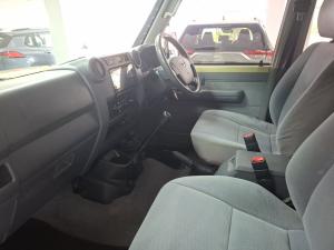Toyota Land Cruiser 79 4.5D-4D V8 double cab LX - Image 7