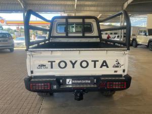 Toyota Land Cruiser 79 4.5D-4D LX V8 single cab - Image 5