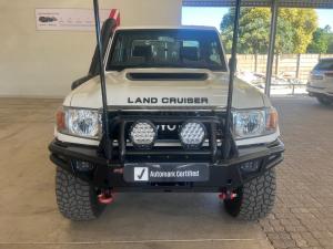 Toyota Land Cruiser 79 4.5D-4D LX V8 single cab - Image 4