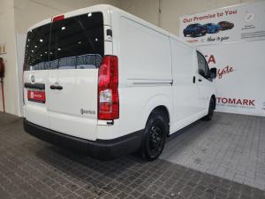 Toyota Quantum 2.8 LWB panel van manual - Image 2