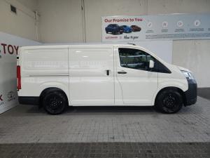 Toyota Quantum 2.8 LWB panel van manual - Image 3