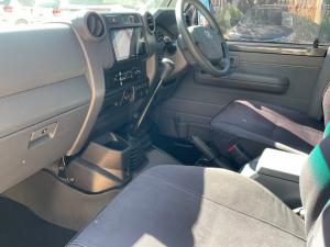Toyota Land Cruiser 76 4.5D-4D V8 station wagon LX - Image 7