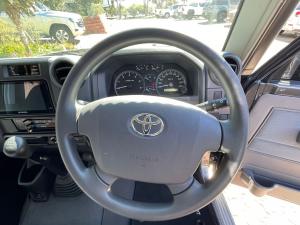 Toyota Land Cruiser 76 4.5D-4D V8 station wagon LX - Image 8
