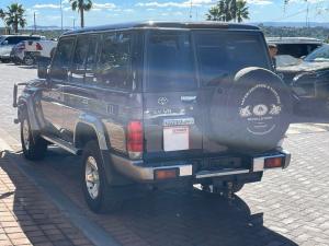 Toyota Land Cruiser 76 4.5D-4D V8 station wagon LX - Image 11