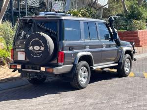Toyota Land Cruiser 76 4.5D-4D V8 station wagon LX - Image 2