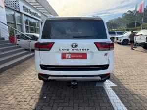 Toyota Land Cruiser 300 3.3D GR-Sport - Image 5