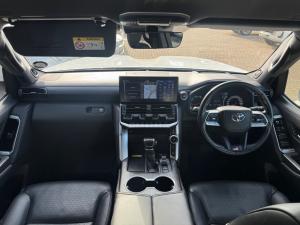 Toyota Land Cruiser 300 3.3D GR-Sport - Image 6