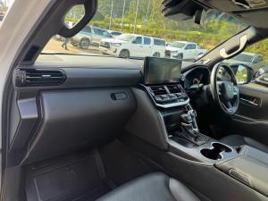 Toyota Land Cruiser 300 3.3D GR-Sport - Image 7