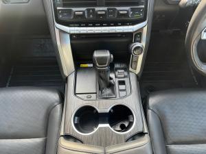 Toyota Land Cruiser 300 3.3D GR-Sport - Image 12