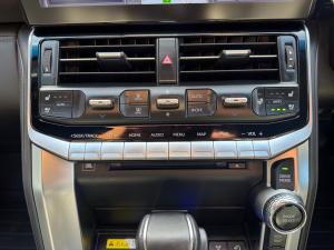 Toyota Land Cruiser 300 3.3D GR-Sport - Image 15