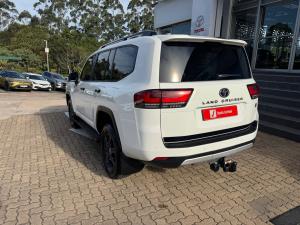Toyota Land Cruiser 300 3.3D GR-Sport - Image 21