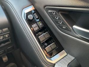 Toyota Land Cruiser 300 3.3D GR-Sport - Image 25