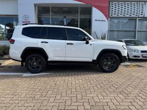 Toyota Land Cruiser 300 3.3D GR-Sport - Image 3