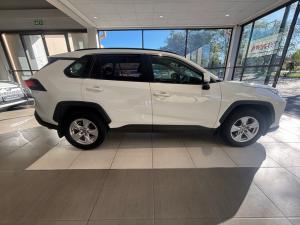 Toyota RAV4 2.0 GX - Image 3