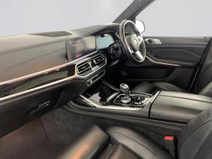 BMW X7 M50d - Image 14