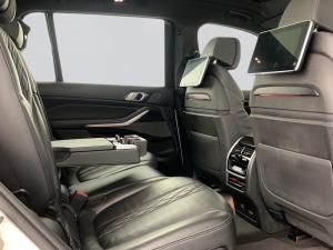 BMW X7 M50d - Image 16