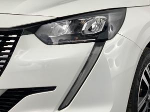 Peugeot 208 1.2T Allure automatic - Image 7