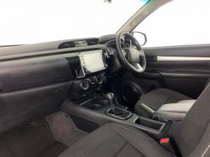 Toyota Hilux 2.4 GD-6 RB Raider automaticE/CAB - Image 10