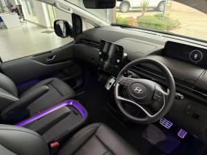 Hyundai Staria 2.2D Luxury automatic - Image 11