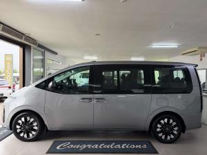 Hyundai Staria 2.2D Luxury automatic - Image 4
