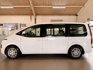 Hyundai Staria 2.2D Executive automatic - Image 3