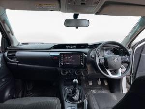 Toyota Hilux 2.4GD-6 double cab Raider manual - Image 10