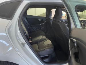 Volvo V40 T2 Kinetic - Image 11