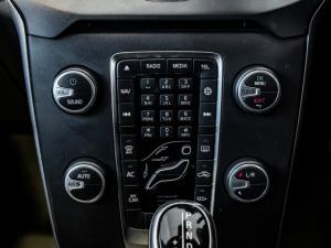 Volvo V40 T2 Kinetic - Image 17