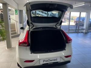 Volvo V40 T2 Kinetic - Image 3
