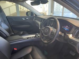 Volvo XC60 B5 AWD Essential - Image 10
