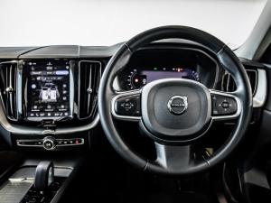 Volvo XC60 B5 AWD Essential - Image 11