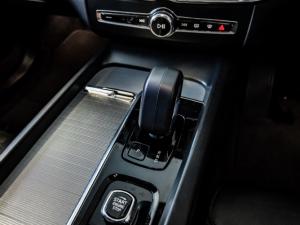 Volvo XC60 B5 AWD Essential - Image 18