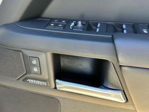 Land Rover Defender 110 D350 X-Dynamic HSE - Image 9