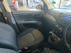 Hyundai i10 1.1 Motion - Image 8
