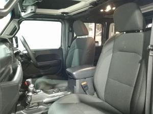 Jeep Wrangler Unlimited 3.6 Sport - Image 13