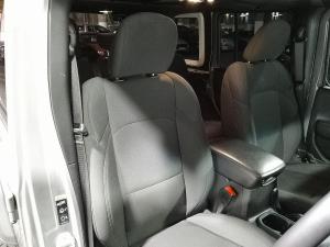 Jeep Wrangler Unlimited 3.6 Sport - Image 14