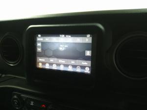 Jeep Wrangler Unlimited 3.6 Sport - Image 25