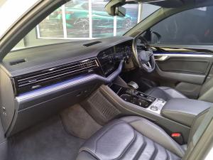 Volkswagen Touareg V6 TDI Executive R-Line - Image 15