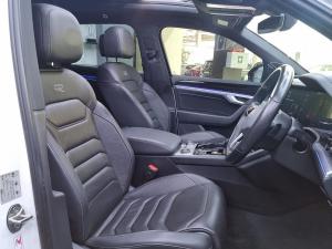 Volkswagen Touareg V6 TDI Executive R-Line - Image 23