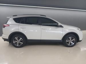 Toyota RAV4 2.2D-4D AWD GX - Image 3