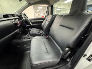 Toyota Hilux 2.0 single cab S (aircon) - Image 7