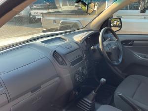 Isuzu D-Max Gen 6 250c single cab - Image 7