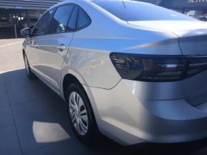 Volkswagen Polo sedan 1.6 manual - Image 11