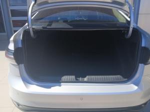 Volkswagen Polo sedan 1.6 manual - Image 9