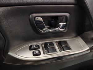 Mitsubishi Pajero 5-door 3.2DI-D GLS - Image 10