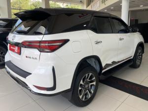 Toyota Fortuner 2.4GD-6 manual - Image 2