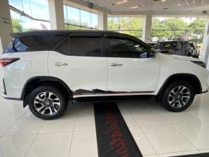 Toyota Fortuner 2.4GD-6 manual - Image 5