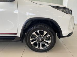 Toyota Fortuner 2.4GD-6 manual - Image 6