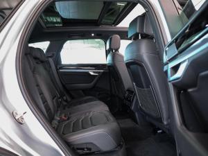 Volkswagen Touareg V6 TDI Executive R-Line - Image 15